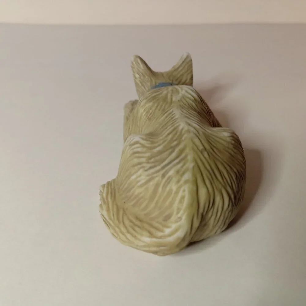 Vintage 1992 House of Lloyd  Porcelain Dog 3.5 in. Long